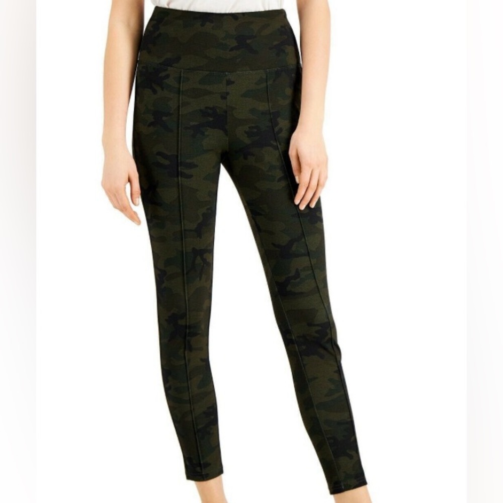 Tinseltown camouflage high waist ponte pants, size XS